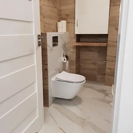 Apartment Happy 15 Basen & Kort Tenisowy, Ochrona 24h Pobierowo